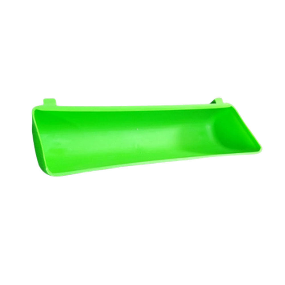 Groene plastic kippenvoertrog